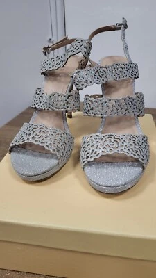 Menbur женщины Бог высоких каблуках новый в коробке отлива блестящий размер Великобритании 7 EU 40 - Изображение 1 из 4