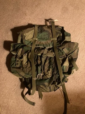 USMC Militar LC-2 Mediano ALICE Paquete de Campo sin Correas para el Hombro M81 Bosque Camuflaje Foto 1 de 2