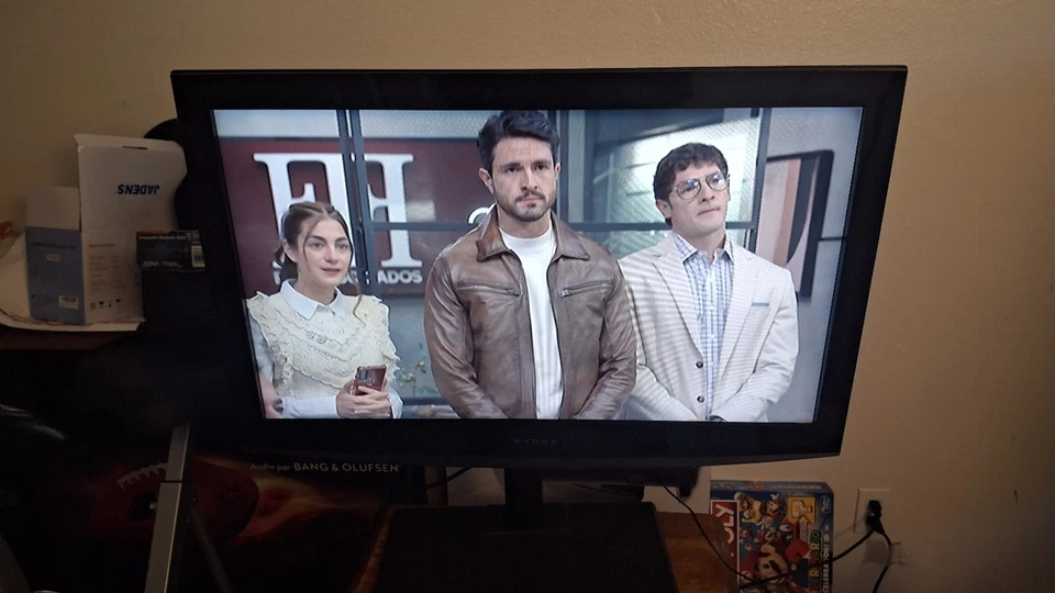 Dynex DX-L32-10A 32-inch LCD HDTV 720p PC Input Hdmi - Image 1 of 4