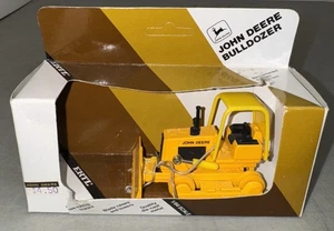 Ertl 1/64 John Deere Bulldozer #568 Missing Tracks - Picture 1 of 10
