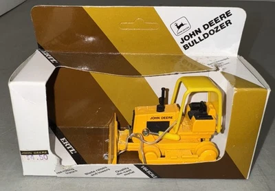 Ertl 1/64 John Deere Bulldozer #568 Missing Tracks - Image 1 of 4