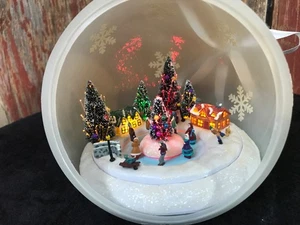Mr Christmas Musical Lighted Jumbo Ornament Animated Ice Skaters ......b8 - Picture 1 of 5
