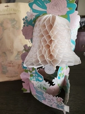 Centro de mesa de boda vintage American Greetings campanas y flores de panal años 70’s  Foto 1 de 4