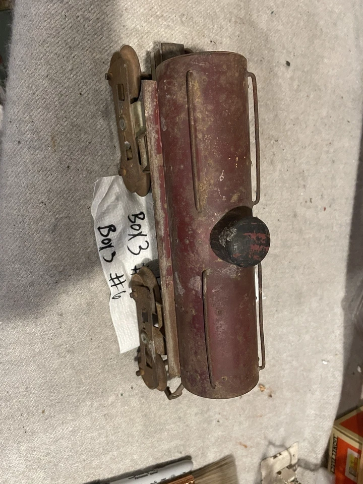 LIONEL PREWAR STANDARD GAUGE 15 PENNSYLVANIA TINPLATE TANK CAR - REPAINTED - Image 1 of 4