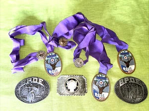 LOTE VINTAGE BPOE ALKS CINTURÓN HEBILLAS MEDALLAS TESORERO EXALTADO REGLA FIDEICOMISARIO INSIGNIAS - Imagen 1 de 3
