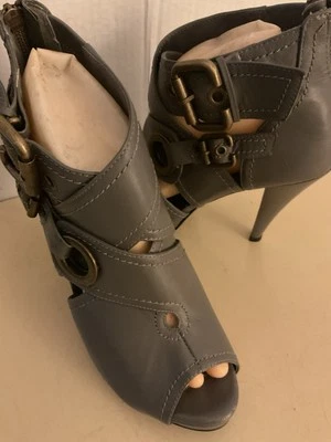 Aldo women gray vegan leather platform heel boots Size 8 Euro 39 - Image 1 of 4