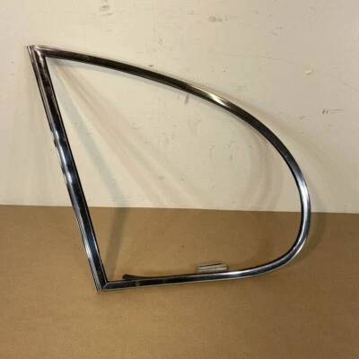 Marco de ventana de ventilación trasera Jaguar Mark 10 Mk X 420 LH sin triplex transparente OEM Foto 1 de 4