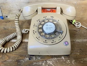 Vintage ITT BEIGE DESK TELEPHONE 500 Rotary Dial Landline Phone PARTS DÉCOR - Picture 1 of 9