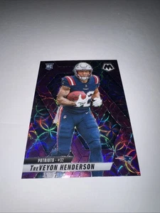 2025 Panini Mosaic TreVeyon Henderson Purple Scope RC Patriots SSP #325 - Bild 1 von 2