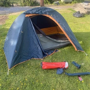 Tienda Coleman Viper 1 hombre. Completo con postes y clavijas originales. Aproximadamente 2kg - Imagen 1 de 18