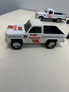 Ertl Chevy Melroe Bobcat Pickup LKW 1/25 mit Kupplung 9"" lang 1994. - Bild 1 von 4