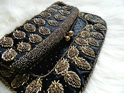 Bolso de mano vintage con cuentas a mano hecho en Hong Kong satinado dorado con cuentas con defecto Foto 1 de 4