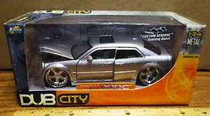 Jada Toys Chrysler 300C Silver Car 1:24 porte retromarce 90372 metallo pressofuso 2005 - Foto 1 di 8