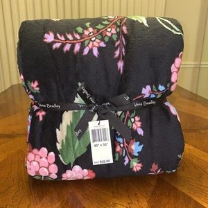 Neu mit Etikett Vera Bradley Wohndecke in Beere Merry - Bild 1 von 3