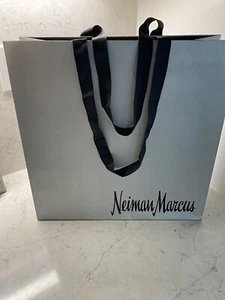 Bolsas de compras vacías de papel plateado Neiman Marcus mango de cinta 15,75 x 15,75 x 6 - Imagen 1 de 8