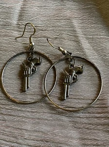 Gun & Creolen - Bild 1 von 3