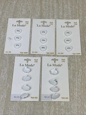 Nuevo de Lote Antiguo 17 Botones La Mode 9 Corazón 46899 y 8 Botones Conejo 663 Foto 1 de 4