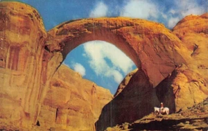 Postkarte AZ: Regenbogenbrücke nahe Grenze Arizona-Utah, verschickt 1953, Mann zu Pferd - Bild 1 von 2