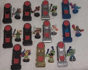 Akedo Ultimate Warriors Arcade riesiges Konvolut 11 Figuren/Controller Serie 1 selten - Bild 1 von 2