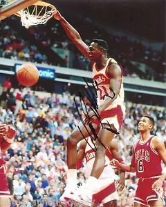 FOTO 8X10 FIRMADA POR DOMINIQUE WILKINS ATLANTA HAWKS CON CERTIFICADO DE AUTENTICIDAD - Imagen 1 de 1