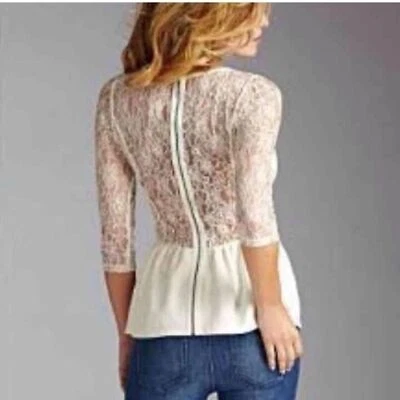 Blusa Guess nova em folha marfim renda zíper peplum tamanho pequeno - Imagem 1 de 4