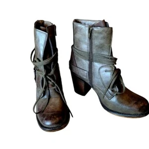 Pierre Dumas Army Green Faux Leather Heeked Combat Style Boots Size 7.5 - Picture 1 of 6