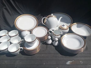 39 Pcs. Vin. Imperial Italian Design Blue Gold 8+ Settings Bowls Teapot S/P Pl - Bild 1 von 9