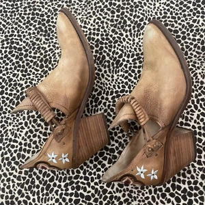 Sundance Veracruz Artisans Estrada Embroidered Western Ankle Boots Women's 41 - Picture 1 of 11