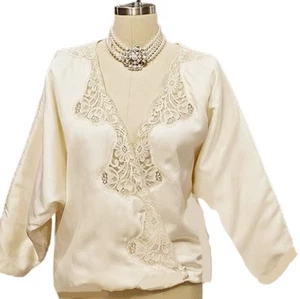VINTAGE LILY OF FRANCE BY ROSA PULEO SZULE IVORY SATINY LACE PUFFED BED JACKET D - Picture 1 of 9