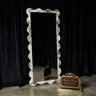 Espejo de mosaico de piedra Viola Calacatta con marco de diseño ondulado 48 x 24" Foto 1 de 4