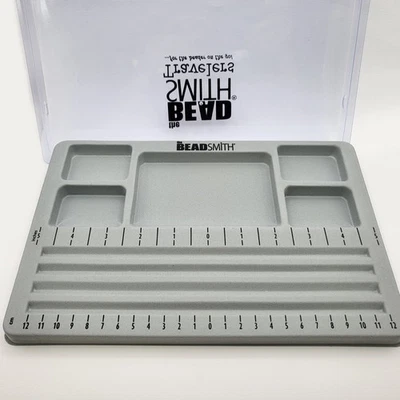 Tablero de cuentas de viaje con tapa a presión - Herramienta portátil de diseño de joyas y abalorios Foto 1 de 4