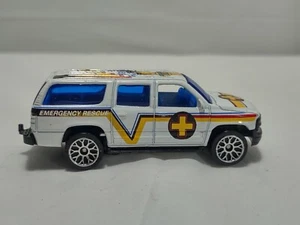 Matchbox 2003 Special Edition Emergency Response 2000 Chevrolet Suburban - Picture 1 of 6