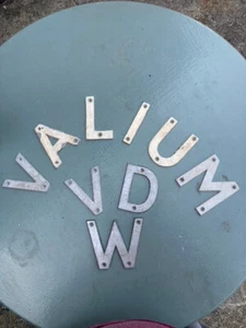 Alte gebrauchte Metallbuchstaben - Bild 1 von 3
