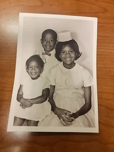 Vintage Foto niedlich afroamerikanisches Trio Geschwister Ostern schwarze Geschichte 1963 - Bild 1 von 5