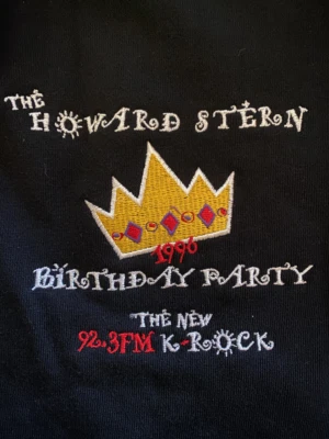 Sudadera Howard Stern 1996 fiesta de cumpleaños 92,3 K-ROCK vintage GUESS talla M Foto 1 de 4