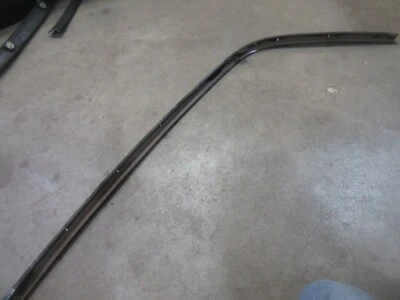 Chevrolet Camaro 1975-1981 borde de techo exterior sello meteorológico montaje moldura pasajero Foto 1 de 4