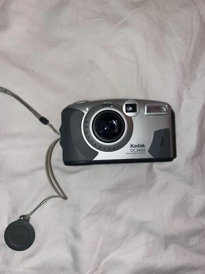 Kodak DC3400 Digital Camera + Vintage SanDisk 16 MB CompactFlash Memory Card - Image 1 of 4
