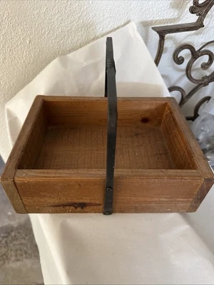 Carrito de cubiertos de hierro para herrero de madera Pottery Barn Foto 1 de 3