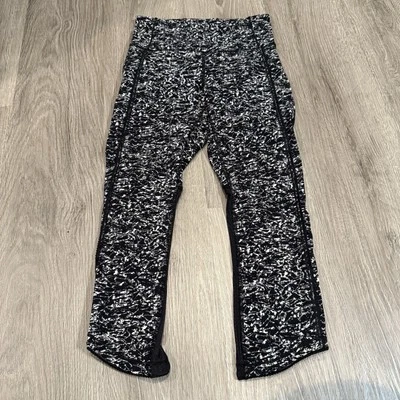 lululemon Athletica Deep Breath Crop Leggings Size 4 Iced Wave Black White - Image 1 of 4