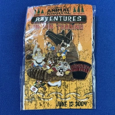 Pin Disney WDW AK Adventures In Pin Trading Ducktales Scrooge Beagle Boys Huey - Imagem 1 de 3