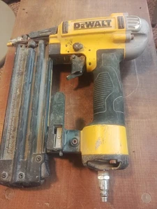 DEWALT Präzision 18-Gauge 2-1/8 Zoll Brad Nagler DWFP12233R - Bild 1 von 13