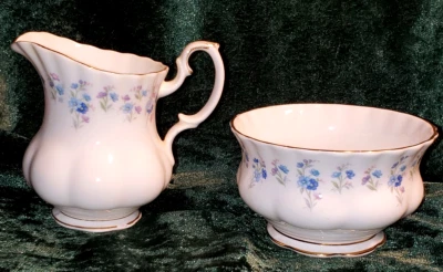 Mini azucarero abierto y mini crema Royal Albert Memory Lane de colección Foto 1 de 3