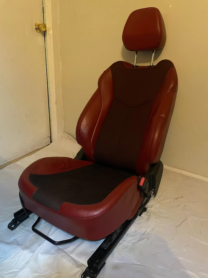 Hyundai Veloster 2013-2015 par delantero de asientos de cuero negro y rojo Foto 1 de 4