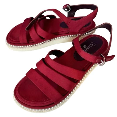 Chanel Sandalias Papá Rojo Satinado Imitación Perlas Logo CC Talla 37C Foto 1 de 4