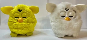2 Furby Kristall 2012 weiß/gelb GETESTET und funktioniert super - Bild 1 von 2