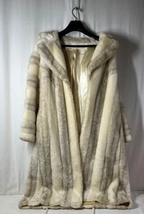 Central Park Zoo Vintage 70's Cream Rabbit Fur Coat - Looks to be an L/XL - Picture 1 of 6