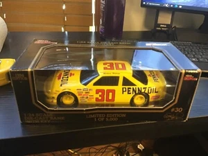 Racing Champions Black Box Bank 1994 1:24 #30 Michael Waltrip Pennzoil Ltd 5000 - Picture 1 of 4