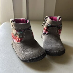 Genuine Kids By Osh Kosh Infant Sz 2 Grey Boots With Colorful Sweater Design - Picture 1 of 7