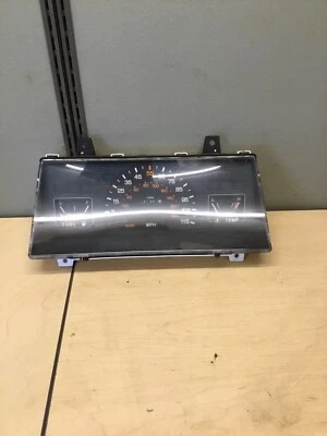 Приборная панель 1989 Dodge Ram 50  - Изображение 1 из 3