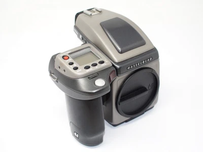 Hasselblad H3D Medium Format Camera Body Only with HVD 90X Prism Finder - Image 1 of 4